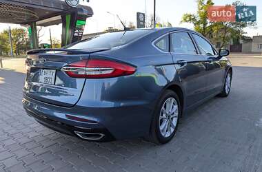 Седан Ford Fusion 2018 в 