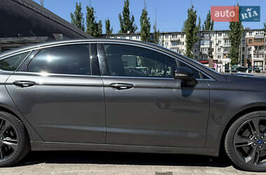Седан Ford Fusion 2017 в 