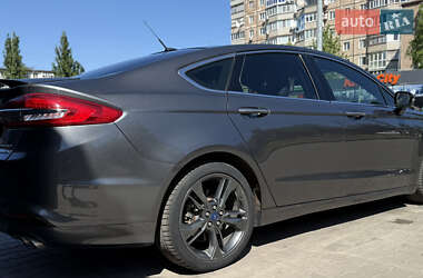 Седан Ford Fusion 2017 в 
