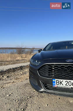 Седан Ford Fusion 2015 в 