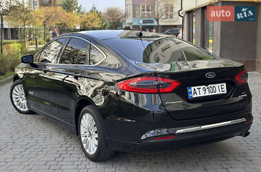 Седан Ford Fusion 2012 в 