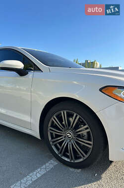 Седан Ford Fusion 2018 в 