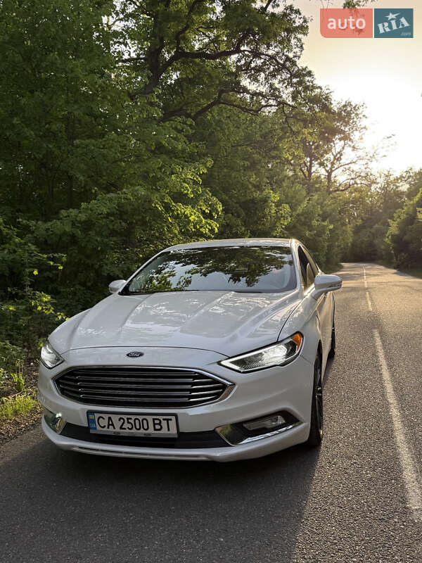 Седан Ford Fusion 2016 в 