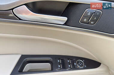 Седан Ford Fusion 2016 в 