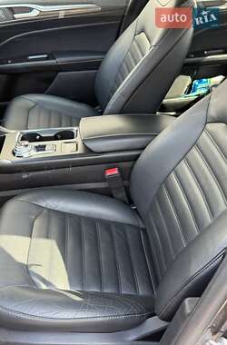 Седан Ford Fusion 2016 в 
