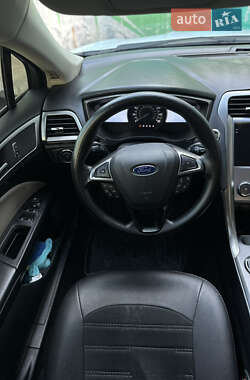 Седан Ford Fusion 2016 в 