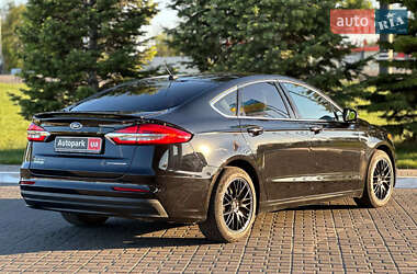 Седан Ford Fusion 2019 в 