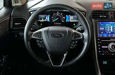 Седан Ford Fusion 2019 в 