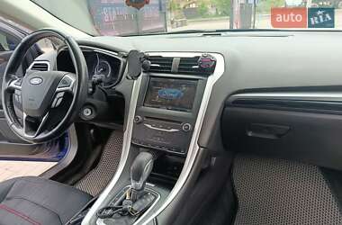 Седан Ford Fusion 2013 в 