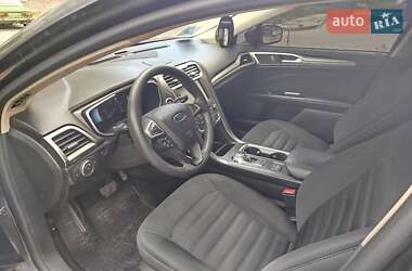 Седан Ford Fusion 2016 в 