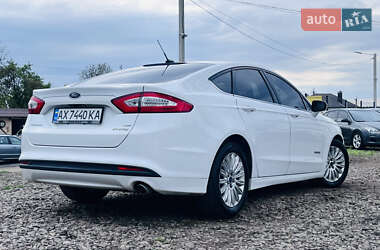 Седан Ford Fusion 2013 в 
