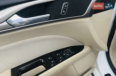 Седан Ford Fusion 2013 в 