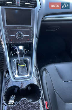 Седан Ford Fusion 2015 в 