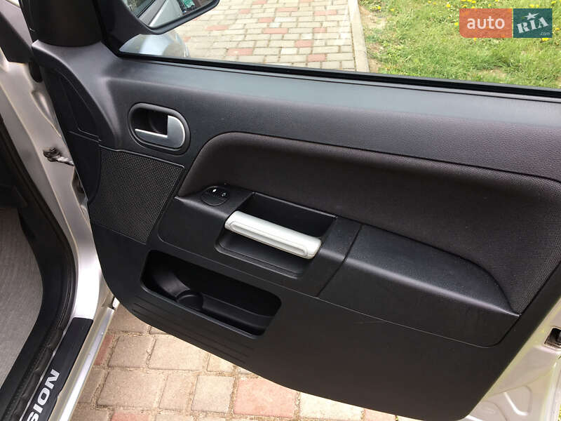 Хэтчбек Ford Fusion 2011 в Ровно