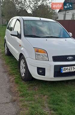 Хэтчбек Ford Fusion 2010 в 