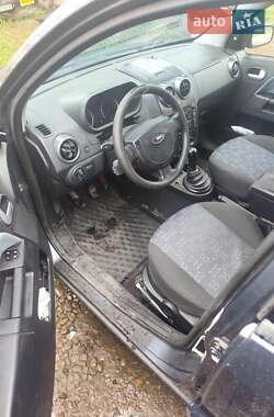 Хэтчбек Ford Fusion 2004 в 