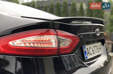 Седан Ford Fusion 2016 в 