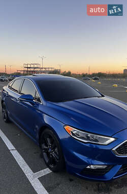 Седан Ford Fusion 2016 в 