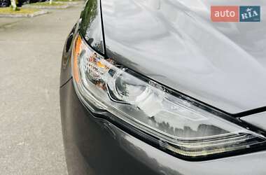 Седан Ford Fusion 2017 в 