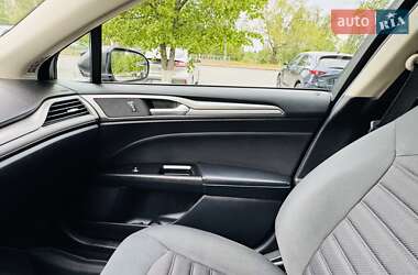 Седан Ford Fusion 2017 в 