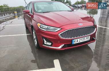 Седан Ford Fusion 2018 в 