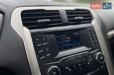 Седан Ford Fusion 2013 в 