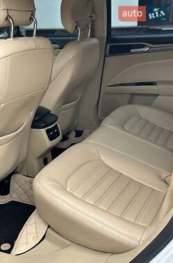 Седан Ford Fusion 2013 в 