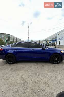 Седан Ford Fusion 2016 в 