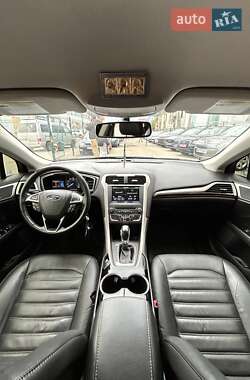 Седан Ford Fusion 2016 в 