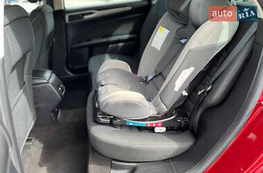 Седан Ford Fusion 2019 в 