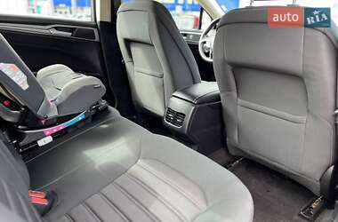 Седан Ford Fusion 2019 в 