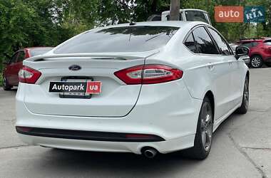 Седан Ford Fusion 2016 в 