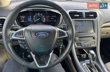 Седан Ford Fusion 2015 в 