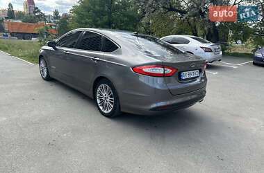 Седан Ford Fusion 2012 в 