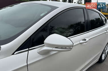 Седан Ford Fusion 2013 в 