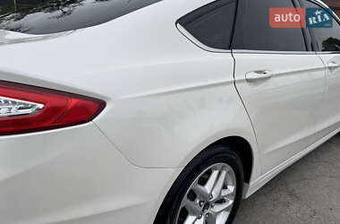 Седан Ford Fusion 2013 в 