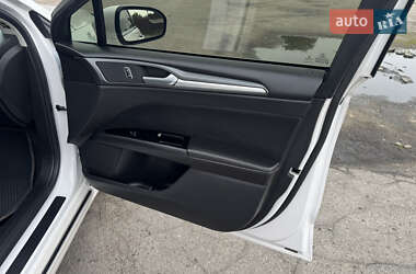 Седан Ford Fusion 2013 в 