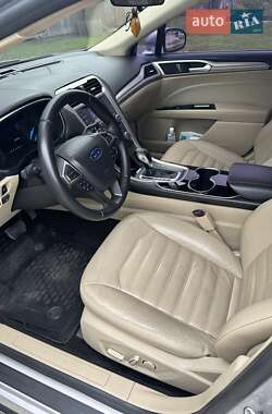 Седан Ford Fusion 2015 в 