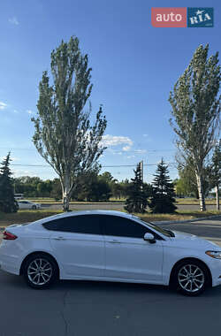 Седан Ford Fusion 2016 в 