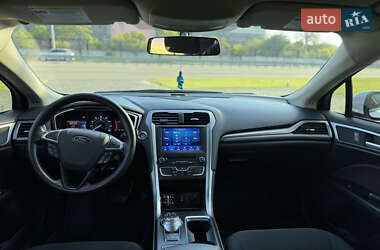 Седан Ford Fusion 2016 в 