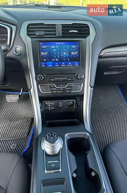 Седан Ford Fusion 2016 в 