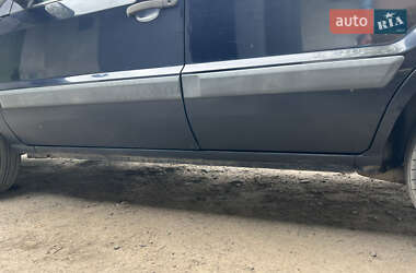Хэтчбек Ford Fusion 2005 в 