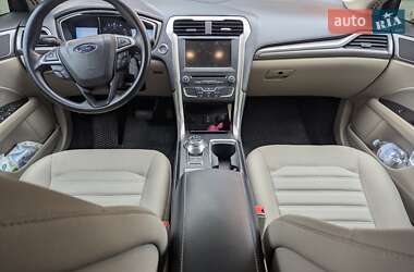 Седан Ford Fusion 2017 в 