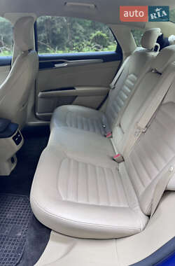 Седан Ford Fusion 2015 в 