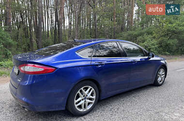 Седан Ford Fusion 2015 в 