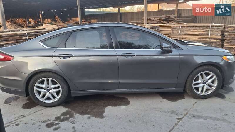 Седан Ford Fusion 2013 в Полонному
