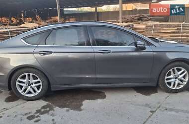 Седан Ford Fusion 2013 в 