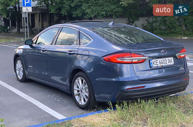 Седан Ford Fusion 2018 в 