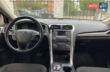 Седан Ford Fusion 2018 в 