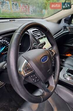 Седан Ford Fusion 2017 в 